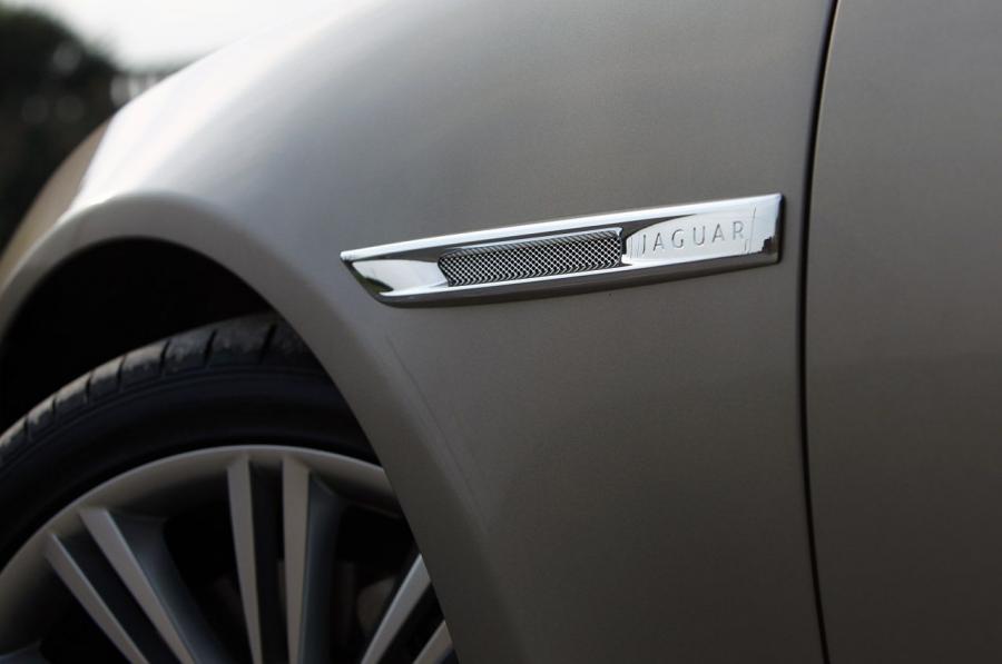  Jaguar XJL 2011 года  (фото 37 из 44)
